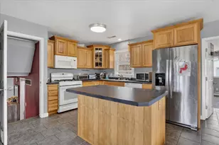 2433 Butlin Dr, Beloit, WI 53511 - Photo 12