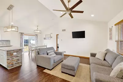 376 S 7th Street, Janesville, WI 53536 - Photo 4