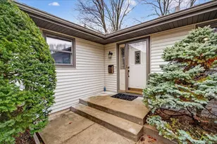 2306 Woodcrest Dr, Portage, WI 53901 - Photo 4