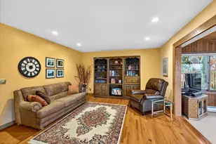 2306 Woodcrest Dr, Portage, WI 53901 - Photo 8