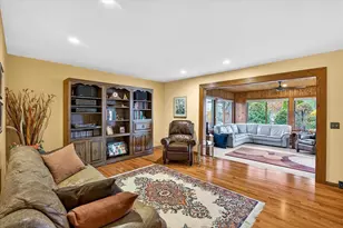 2306 Woodcrest Dr, Portage, WI 53901 - Photo 6