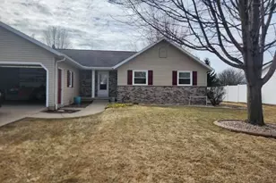 2003 Deer Haven Dr, Menasha, WI 54952 - Photo 2