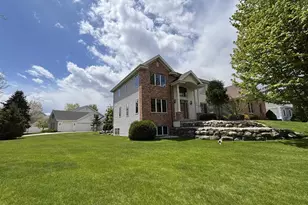 8701 Nelson Crossing, Verona, WI 53593 - Photo 2