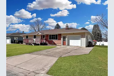137 Pedretti Parkway, Prairie Du Chien, WI 53821 - Photo 1