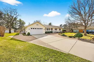 3506 Greendale Ct, Janesville, WI 53546 - Photo 2