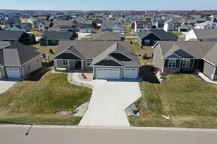 6677 Royal View Dr, DeForest, WI 53532 - Photo 4