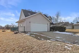 618 Brittingham Ct, Portage, WI 53901 - Photo 8