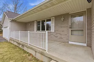 2734 Brooks Ridge Drive, Sun Prairie, WI 53590 - Photo 4