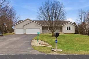 2734 Brooks Ridge Drive, Sun Prairie, WI 53590 - Photo 2