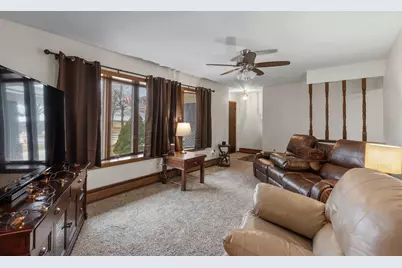 820 E Center Street, Juneau, WI 53039 - Photo 2