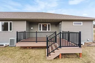 126 Jennifer Cir, Mount Horeb, WI 53572 - Photo 12