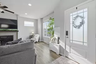 1137 O'Keeffe Ave, Sun Prairie, WI 53590 - Photo 4