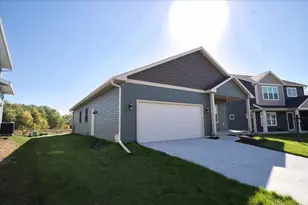 1133 Kamperschroer Wy, Sun Prairie, WI 53590 - Photo 2