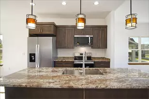 1133 Kamperschroer Wy, Sun Prairie, WI 53590 - Photo 10
