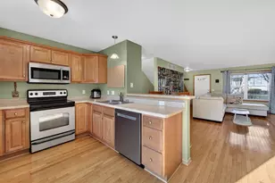 719 Cricket Ln, Madison, WI 53562 - Photo 10