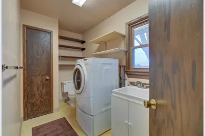 2213 E Huebbe Parkway, Beloit, WI 53511 - Photo 16