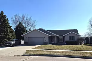 1828 N Claremont Dr, Janesville, WI 53545 - Photo 2