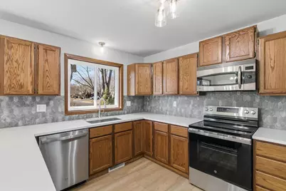 6408 Fox Run, Mcfarland, WI 53558 - Photo 2