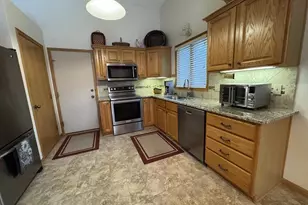 2070 Cobblestone Ct, Beloit, WI 53511 - Photo 14