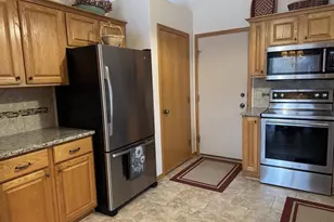 2070 Cobblestone Ct, Beloit, WI 53511 - Photo 10