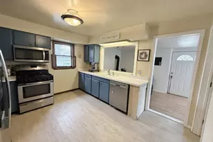 2127 Rockport Rd, Janesville, WI 53548 - Photo 8