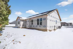 4255 Huntinghorne Dr, Janesville, WI 53546 - Photo 6