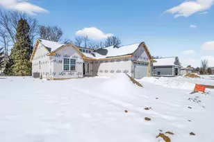 4255 Huntinghorne Dr, Janesville, WI 53546 - Photo 2