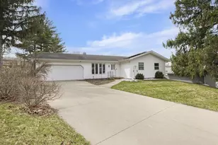 5 Yorktown Cir, Madison, WI 53711 - Photo 2