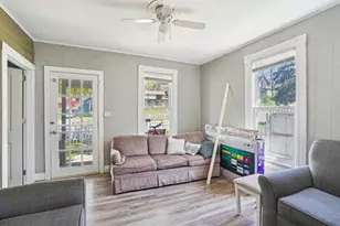 327 8th Ave, Baraboo, WI 53913 - Photo 4