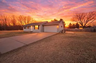 3107 Glenbarr Dr, Janesville, WI 53548 - Photo 2