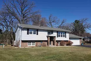 116 Meadow Ln, DeForest, WI 53532 - Photo 2