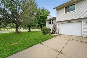 604 Robin Dr, Sun Prairie, WI 53590 - Photo 2