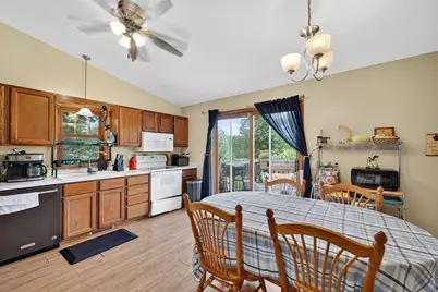 604 Robin Drive, Sun Prairie, WI 53590 - Photo 6