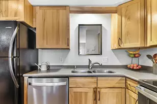 1014 Spaight St, Madison, WI 53703 - Photo 8