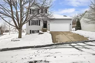 5121 Ridge Oak Dr, Madison, WI 53704 - Photo 4