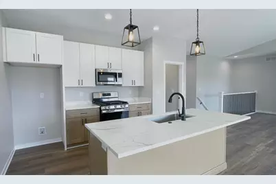 3822 N Woodbury Lane, Janesville, WI 53545 - Photo 4