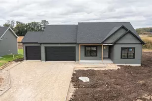 3822 N Woodbury Ln, Janesville, WI 53545 - Photo 1