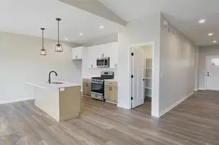 3822 N Woodbury Ln, Janesville, WI 53545 - Photo 10
