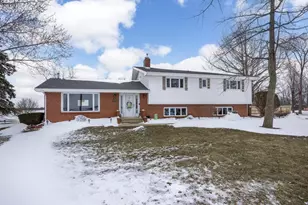 2414 W Avalon Rd, Janesville, WI 53546 - Photo 2