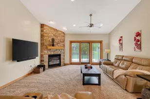 325 Breckenridge Rd, Verona, WI 53593 - Photo 2