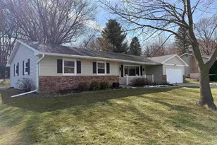 2781 Marledge St, Fitchburg, WI 53711 - Photo 2