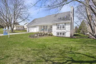 718 Mellum Dr, Stoughton, WI 53589 - Photo 2