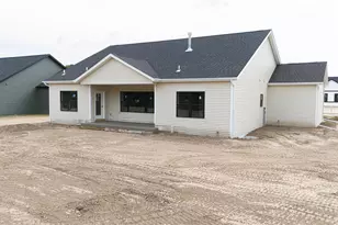 3810 N Woodbury Ln, Janesville, WI 53545 - Photo 6