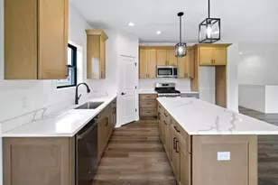 3810 N Woodbury Ln, Janesville, WI 53545 - Photo 12