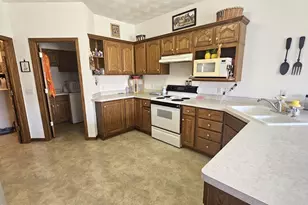 720 Waveland Rd, Janesville, WI 53548 - Photo 4