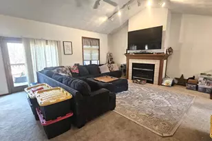 720 Waveland Rd, Janesville, WI 53548 - Photo 8