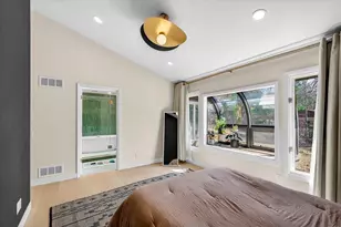 5117 Lake Mendota Dr, Madison, WI 53705 - Photo 24