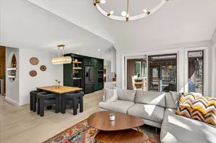 5117 Lake Mendota Dr, Madison, WI 53705 - Photo 8