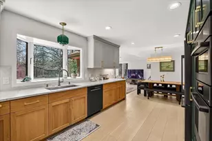 5117 Lake Mendota Dr, Madison, WI 53705 - Photo 12