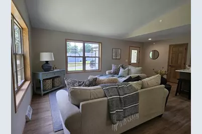 915 Suthrland Avenue, Janesville, WI 53545 - Photo 6